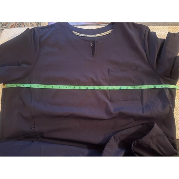 NWT Climate Right by Cuddl Duds Navy Scrub Top Size 2X Ion Anti-Bacterial Tech - Picture 8 of 9